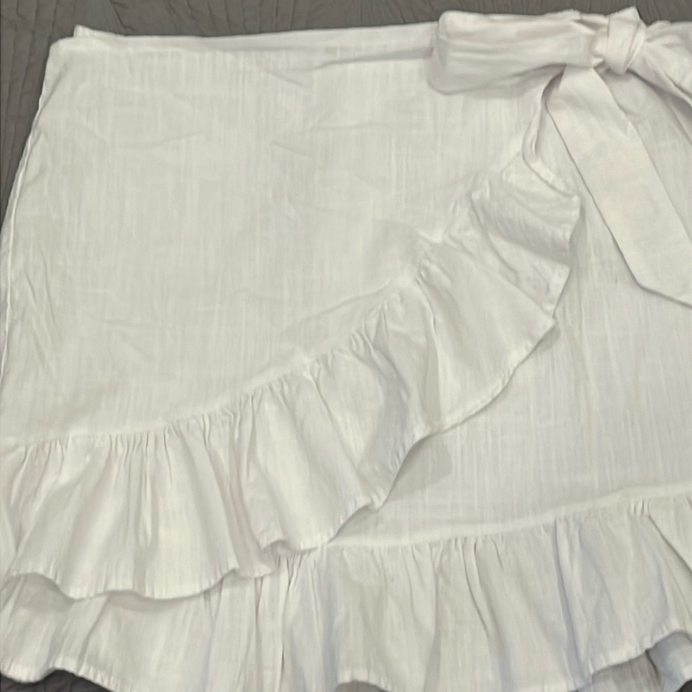 White Women’s rayon ruffled faux wrap mini skirt with tie size M - Picture 3 of 9